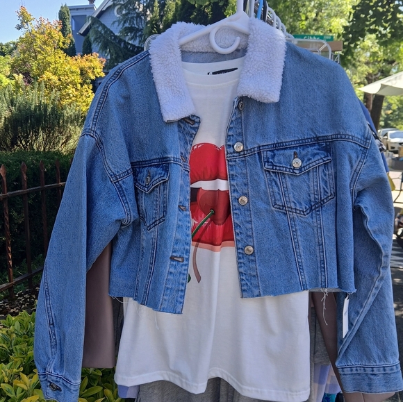Forever 21 Jacket Denim Sherpa Trim Cropped with Raw Hem New - Picture 1 of 16